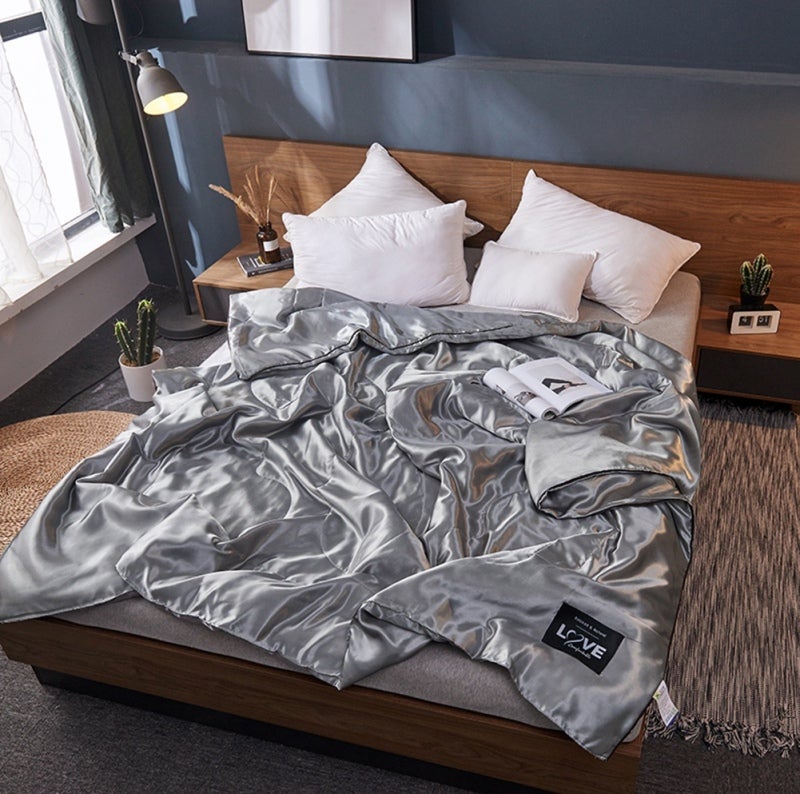 Washable Ice Silk Comforter 180*220cm 100% Ice Silk Material Lightweight Summer Air Conditioning Quilt - Breathable Microfiber Stuffed Ice Silk Blanket for Home Office Use - Image 4