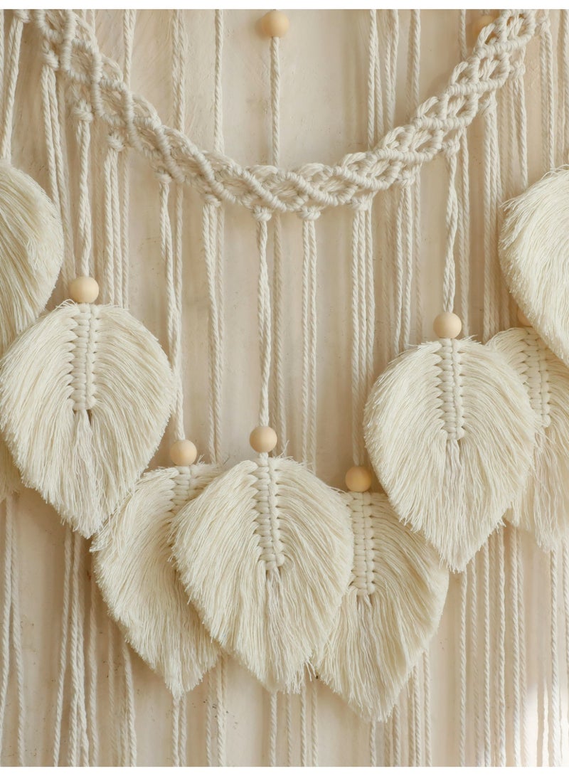 قطعة واحدة من زخرفة الحائط المكرمية بشكل أوراق بلون أبيض فاتح مع خرز خشبي، تصميم بوهيمي يدوي لغرف النوم أو المعيشة - Image 4