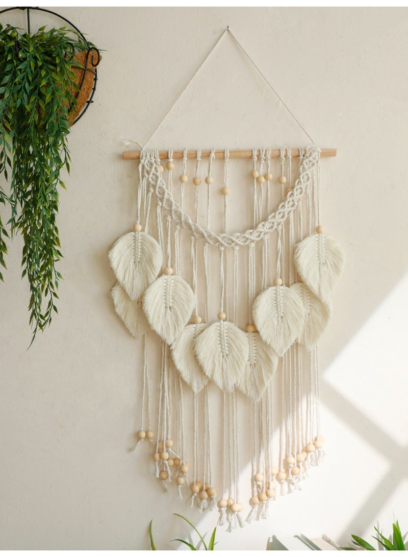 قطعة واحدة من زخرفة الحائط المكرمية بشكل أوراق بلون أبيض فاتح مع خرز خشبي، تصميم بوهيمي يدوي لغرف النوم أو المعيشة - Image 1