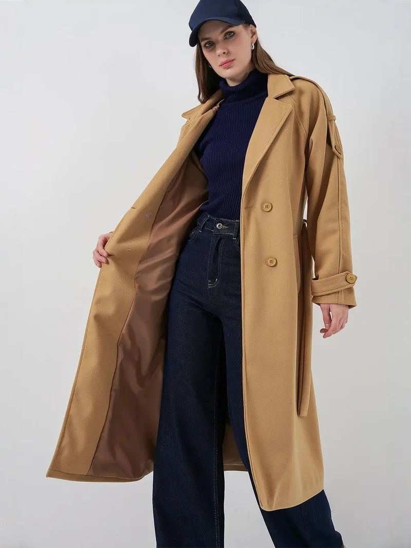 بيغ دارت معطف  ذو الصدر المزدوج بأزرار ونقش بارز