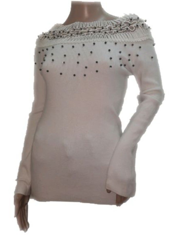 Women white pullover with neck lace embroidery - Image 1