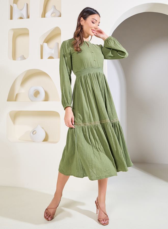 ستايلي فستان ميدي بخصر مجمع وتفاصيل مميزة - Image 1