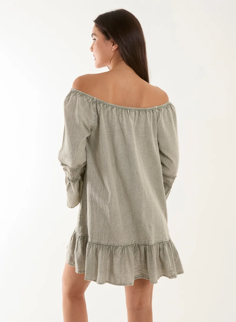 بلو فانيلا فستان تونيك بياقة مكشوفة وخصر مطاطي مزين بالدانتيل