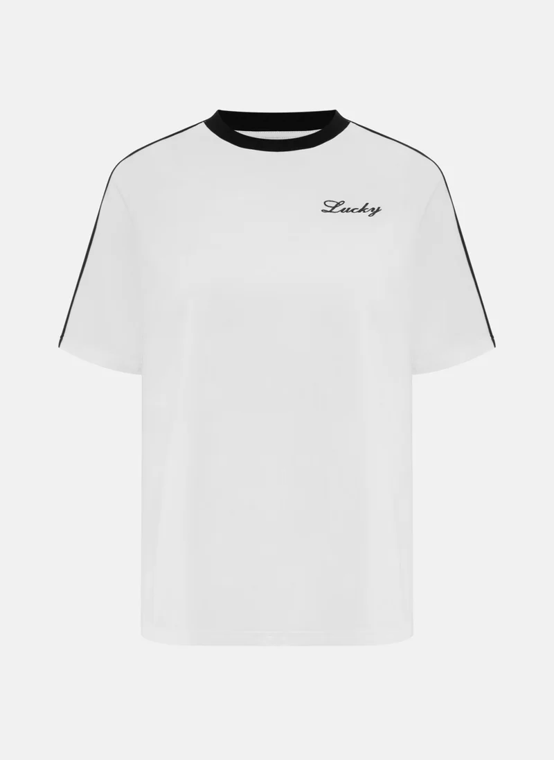 ليتشي تي شيرت بخطوط متباينة وتطريز