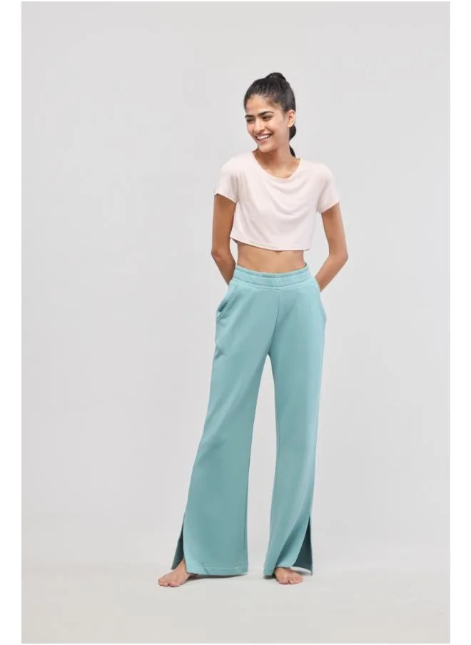 نسيسيرا Aqua Terry Travel Set with Light Pink Crop Top