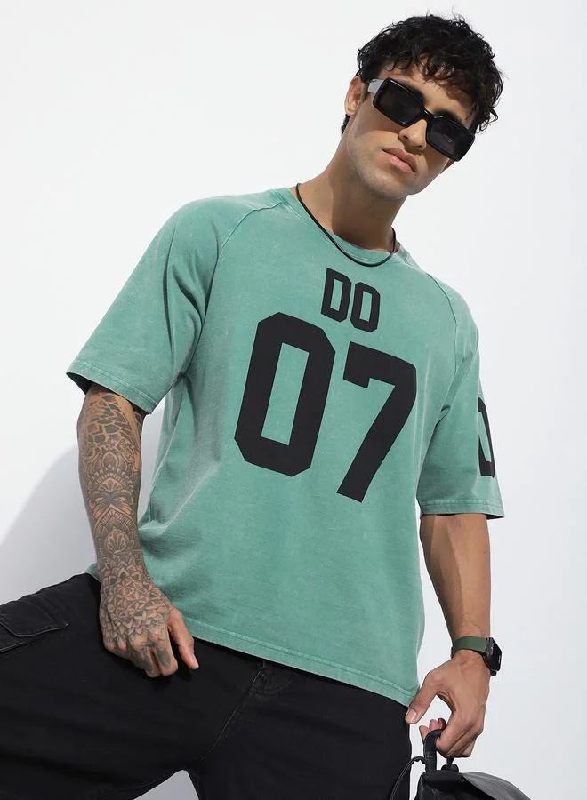 ديفيرينس أوف أوبينيون تيشيرت بأكمام راجلان وقصة واسعة مغسول للرجال