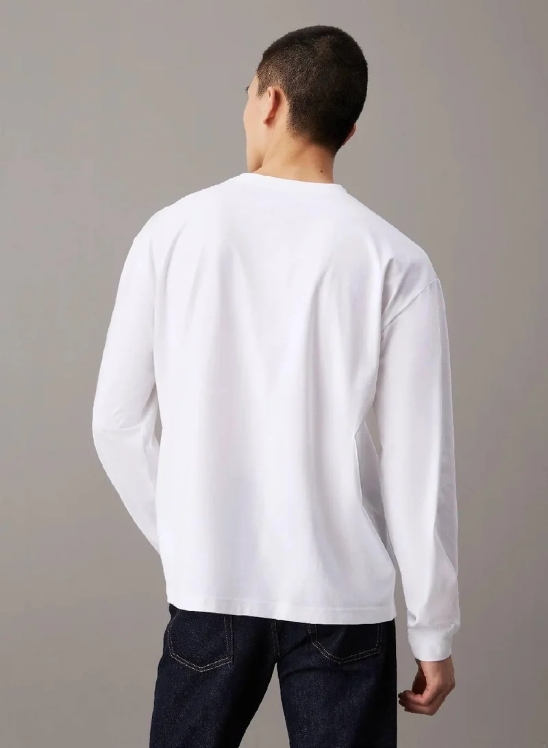 كالفن كلاين جينز تيشرت بأكمام طويلة وطبعة رسومات