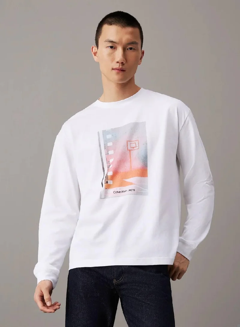 كالفن كلاين جينز تيشرت بأكمام طويلة وطبعة رسومات