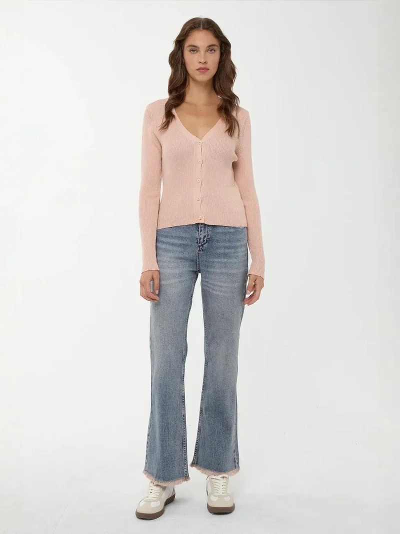 زوبعة كارديجان محبوك بأزرار وياقة على شكل حرف