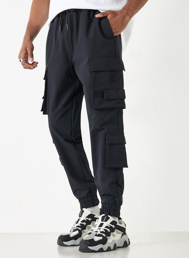 اس بي كاركترز بنطلون كارجو سادة بقصة مريحة ورباط إغلاق وجيوب - Image 1