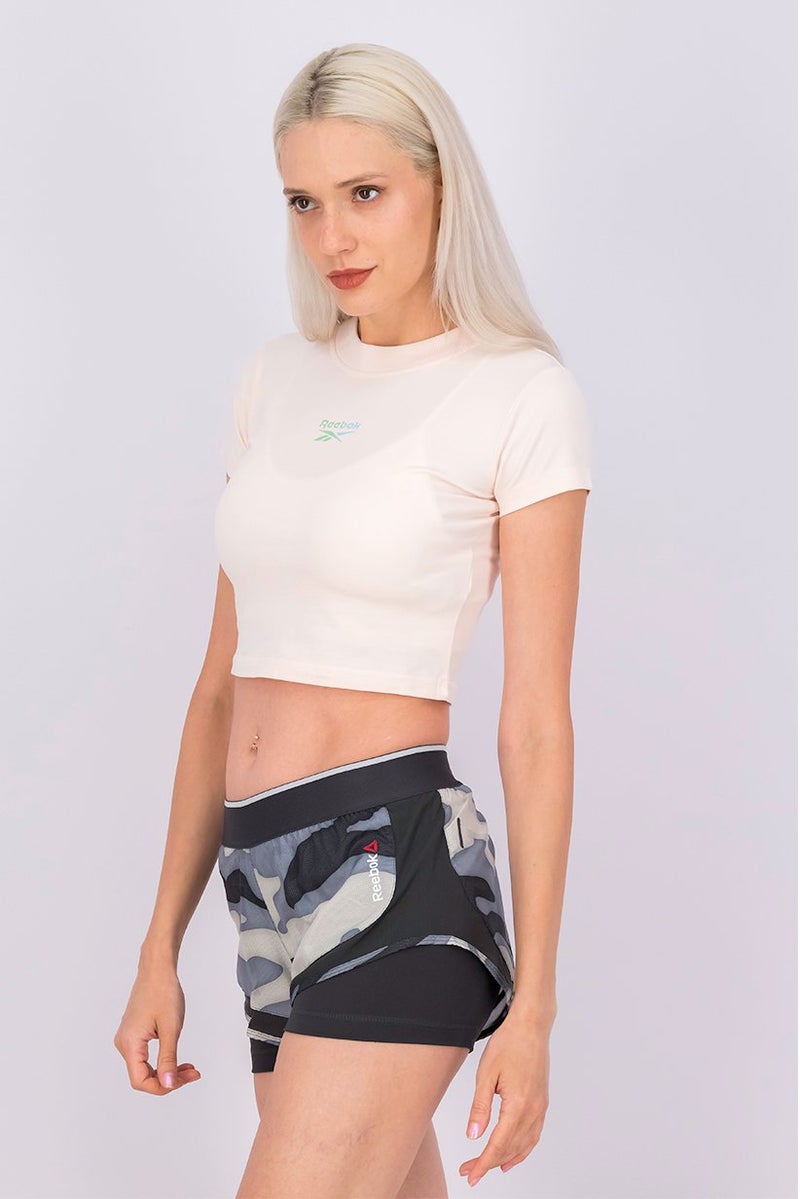 Reebok تي شيرت ضيق قصير كلاسيكي للنساء، خوخي - Image 2