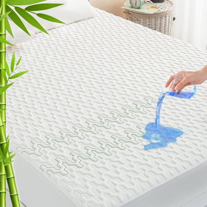 WATERPROOF RAYON BAMBOO MATTRESS PROTECTOR QUEEN SIZE 3D AIR FIBER MATTRESS PROTECTOR COVER COOLING MATTRESS PAD BREATHABLE ULTRA SOFT NOISELESS 821 DEEP POCKET MACHINE WASHABLE