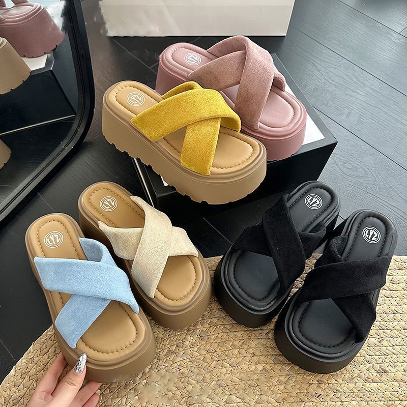 صنادل خفيفة الوزن لزيادة الطول للنساء صيف 2025 جديدة شديدة الشعبية ذات كعب عالٍ وسميك باللون الأبيض الفاتح - Image 3