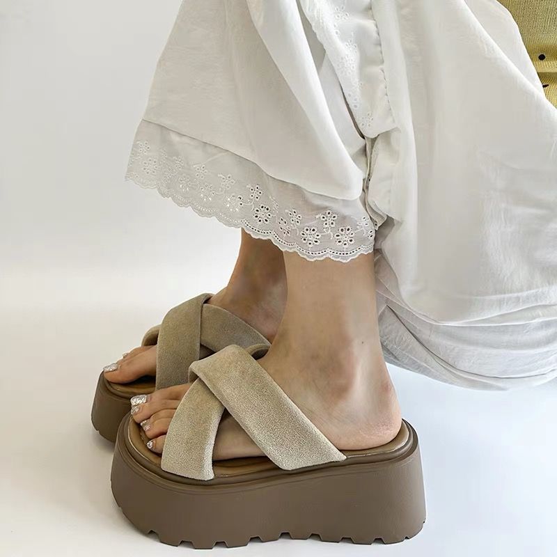 صنادل خفيفة الوزن لزيادة الطول للنساء صيف 2025 جديدة شديدة الشعبية ذات كعب عالٍ وسميك باللون الأبيض الفاتح - Image 5