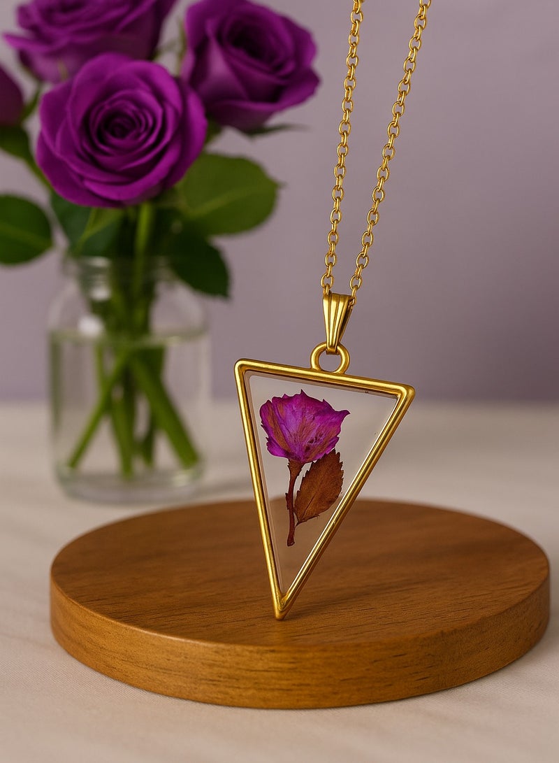 Ready For Chai قلادة ب pendants زهور مصنوعة يدويًا من الراتنج - بتلات ورد مضغوطة حقيقية في إطار مطلي بالذهب | مجوهرات نباتية | هدية مستوحاة من الطبيعة لها - Image 3