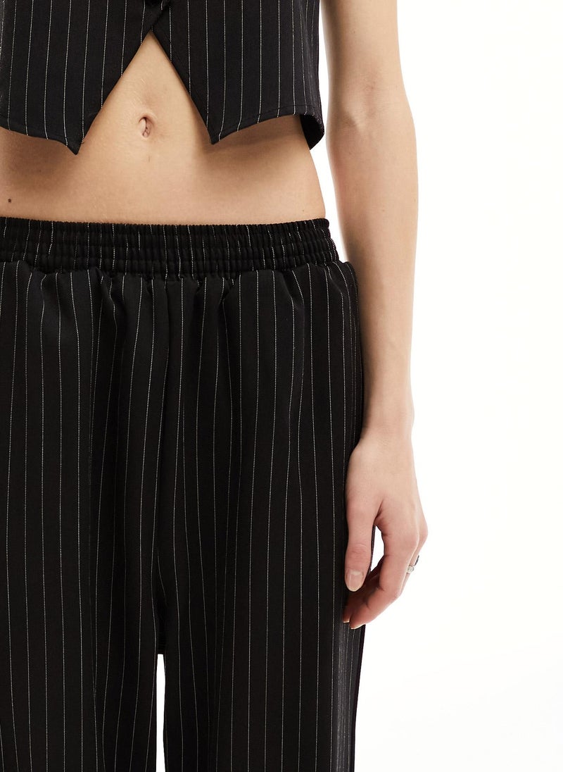 Reclaimed Vintage - Reclaimed Vintage wide leg trouser in pinstripe - - Image 1