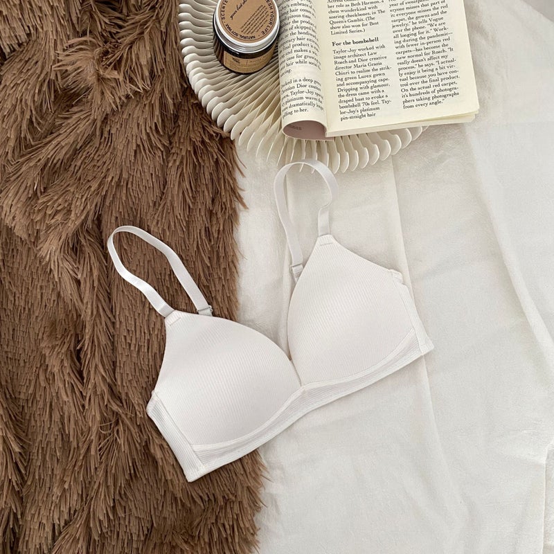 French Triangle Cup Light Bra, Breathable No-Wire Lingerie Oxygen Green - Image 3