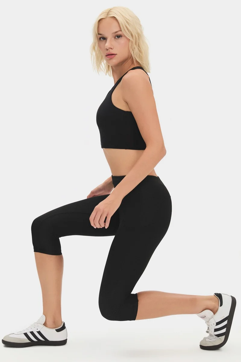 JOYSTAR Women's High Waist Slimming Double Pocket Knee Length Capri Leggings