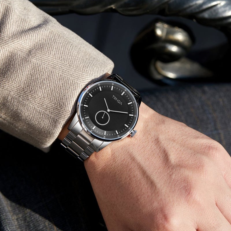 ترندا ساعة TRNDA للرجال من الفولاذ المقاوم للصدأ - مينا سوداء خالدة وسوار فضي - تصريح أزياء - Image 2
