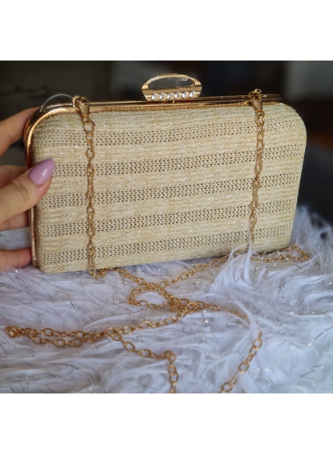 Elegant women's evening bag with a metal chain, luxurious design, high-quality, imported European manufacture, a small bag ideal for weddings, formal occasions, and evening parties. - Image 3