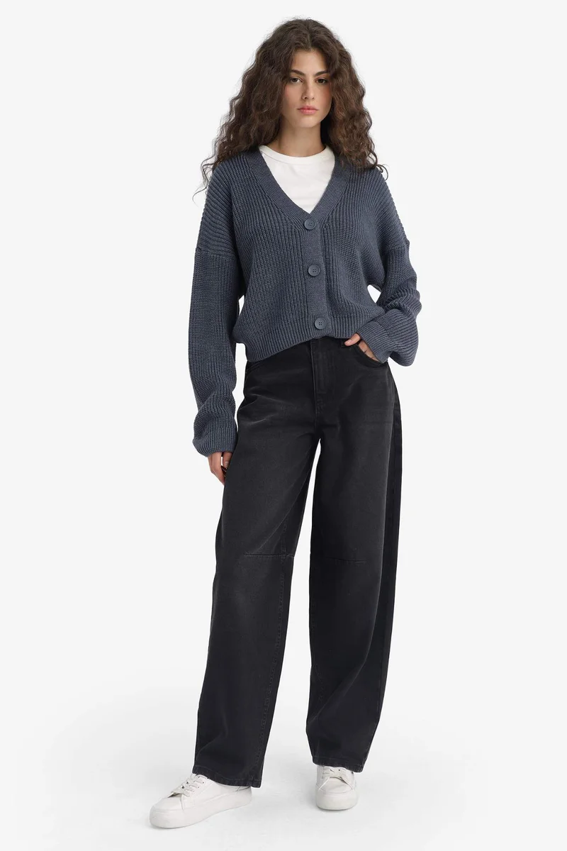 ديفاكتو Regular Fit V-Neck Cardigan