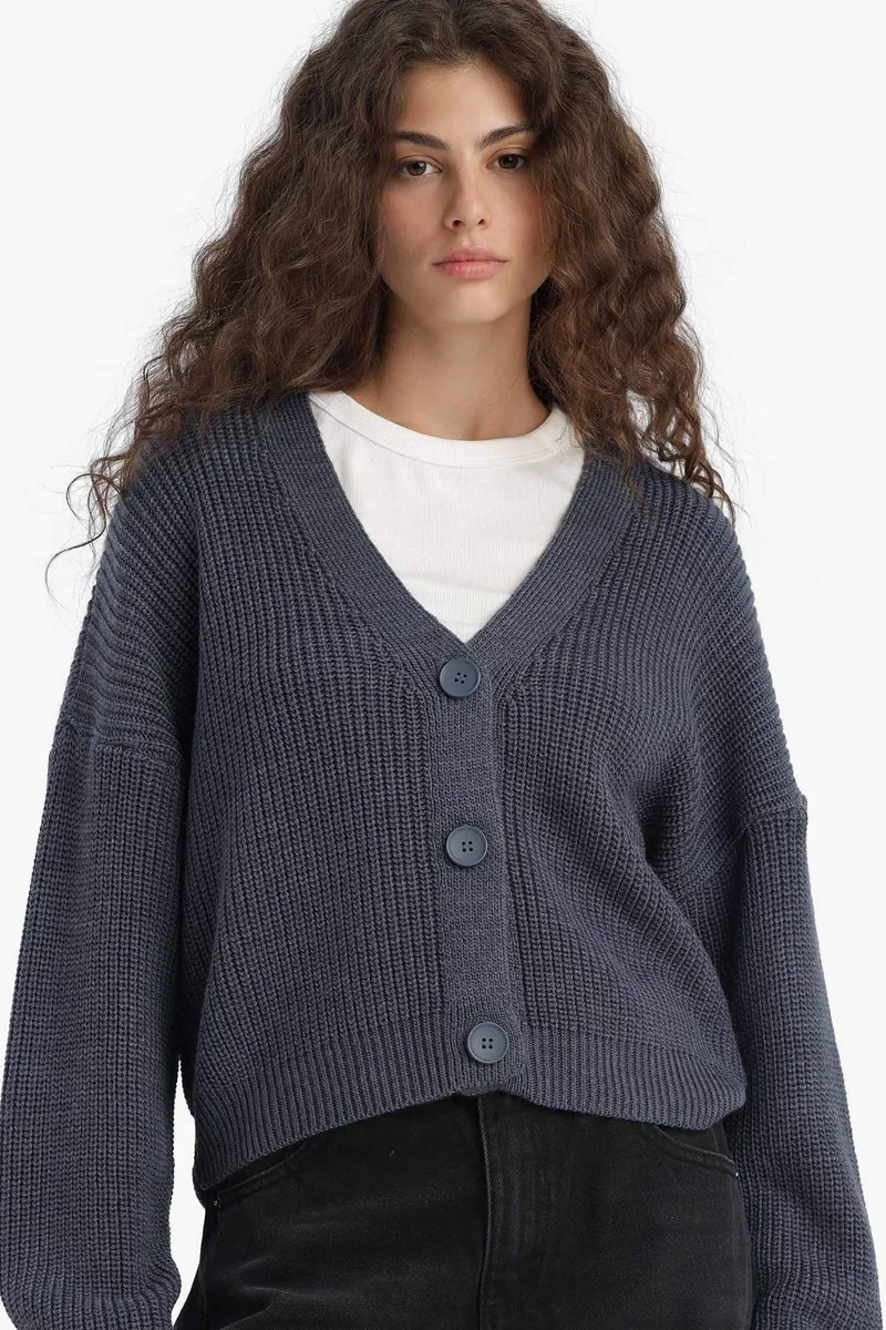 ديفاكتو Regular Fit V-Neck Cardigan