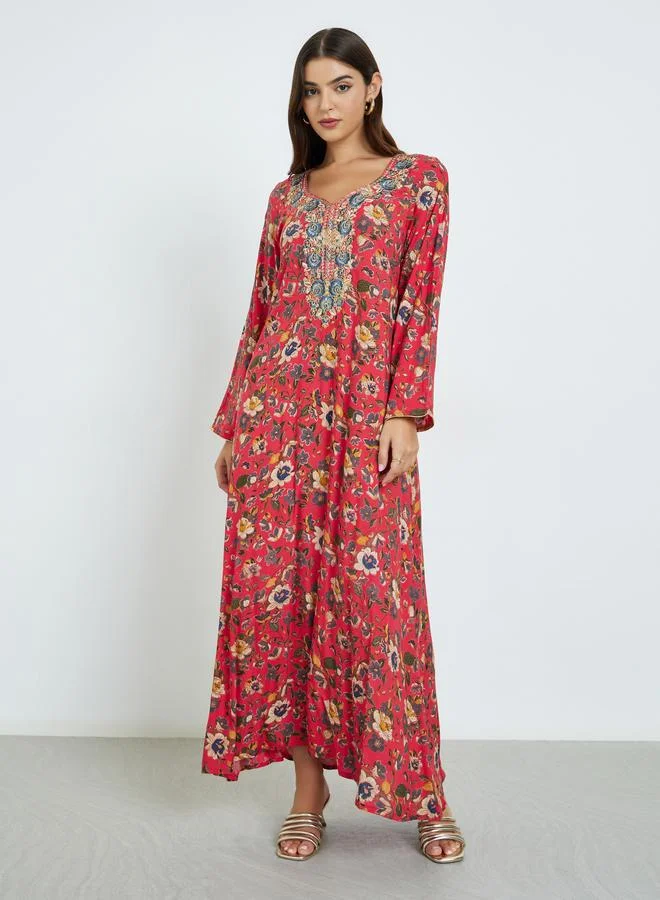 مكسيم كريشن جلابية بحافة واسعة ومُطرّزة بخيوط ثريد