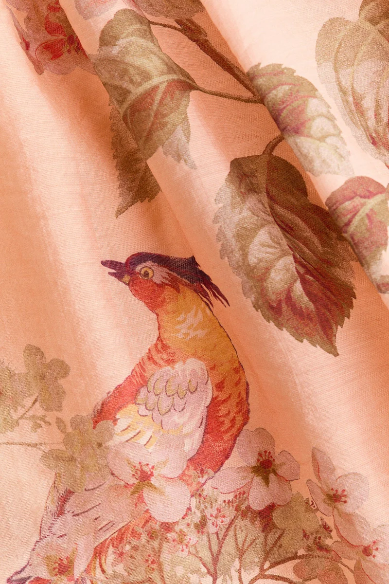 اتش اند ام فستان بربطة وأكمام منفوخة