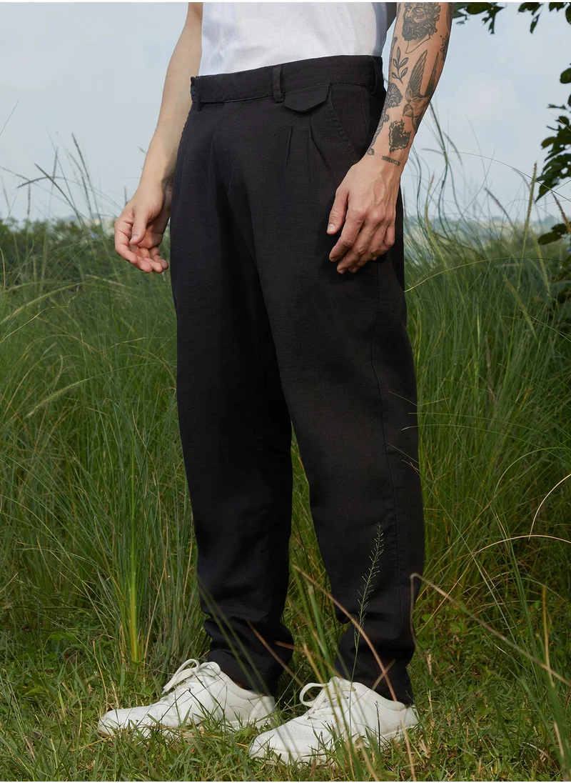 Campus Sutra Campus Sutra Men's Midnight Black Solid Tailored Trousers For Casual Wear | Relaxed Fit | Low-Rise | Button Closure | Trousers Crafted With Comfort Fit For Everyday Wear