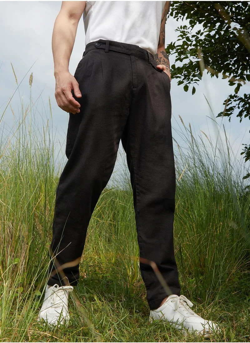 Campus Sutra Campus Sutra Men's Midnight Black Solid Tailored Trousers For Casual Wear | Relaxed Fit | Low-Rise | Button Closure | Trousers Crafted With Comfort Fit For Everyday Wear