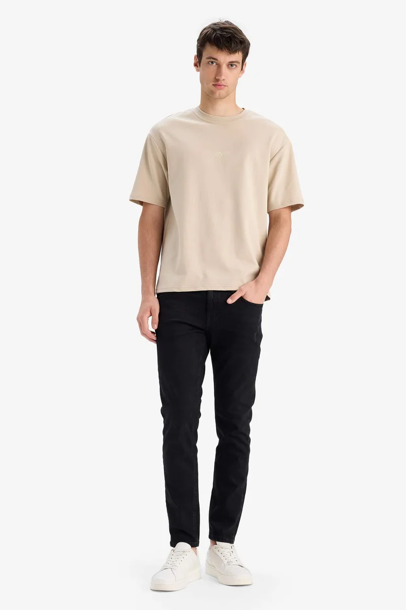 ديفاكتو Boxy Fit Crew Neck Printed Heavy Fabric T-Shirt
