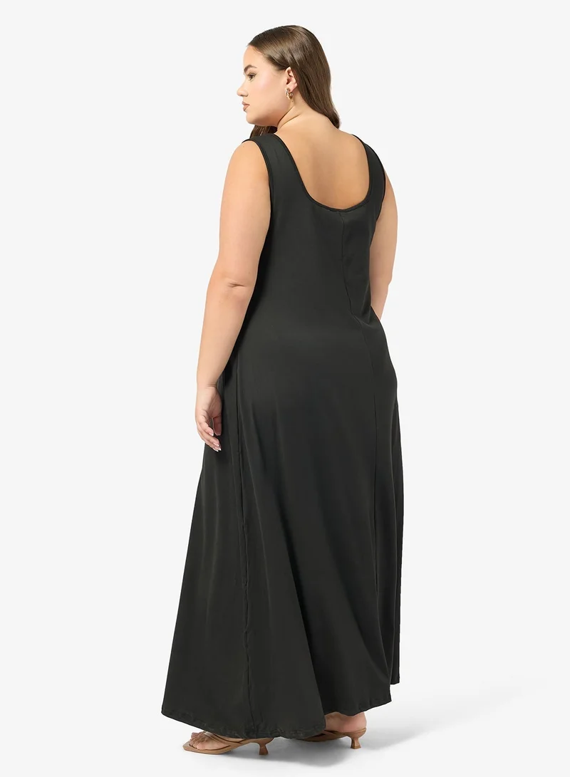 جينجر بلس فستان بياقة مربعة وقصة