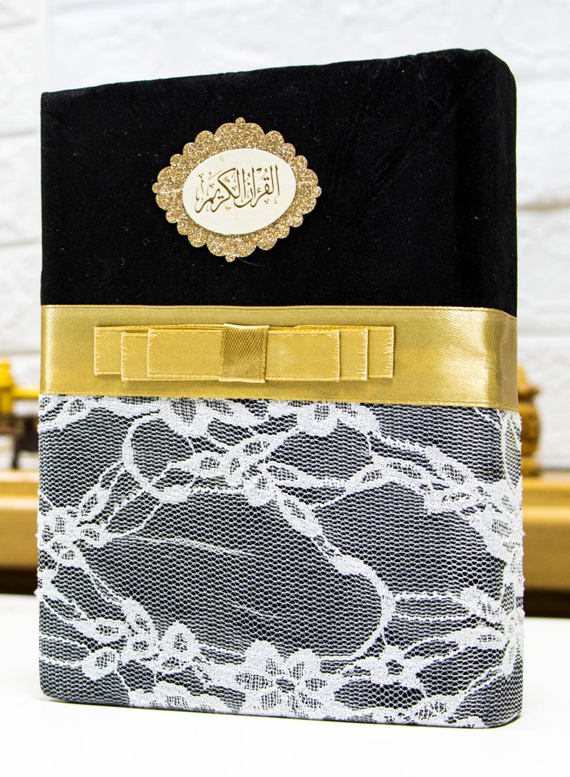 القرآن الكريم بالخط العثماني، مع تقسيم الموضوع وشرح كلام المنان في حواشيه، من تفسير السعدي. حواف دانتيل ملونة كبيرة مقاس كبير 20/14 (أسود) - Image 1