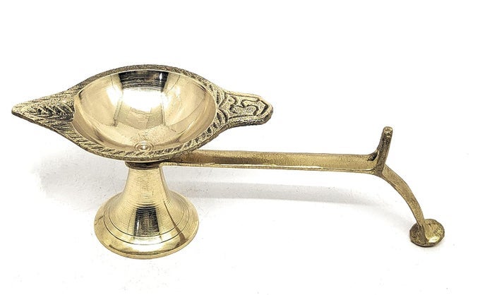 PURE BRASSPEETAL PUJA DIYA WITH HANDLE FOR BETTER GRIP FOR HOME TEMPLE POOJA AND DECORATION SINGLE TRADITIONAL AARTI DIYA