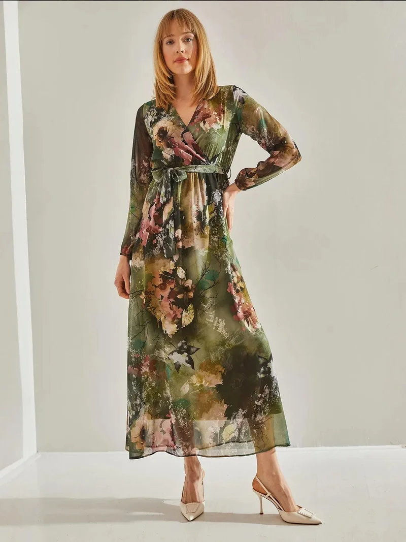 بيانكو لوتشي فستان ماكسي مزين بالزهور بياقة على شكل حرف  وربطة عنق من لوتشي