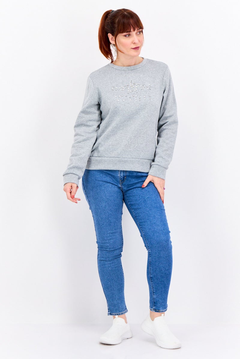 Buzz سويت شيرت مزين بأكمام طويلة وياقة دائرية للنساء، رمادي فاتح - Image 2