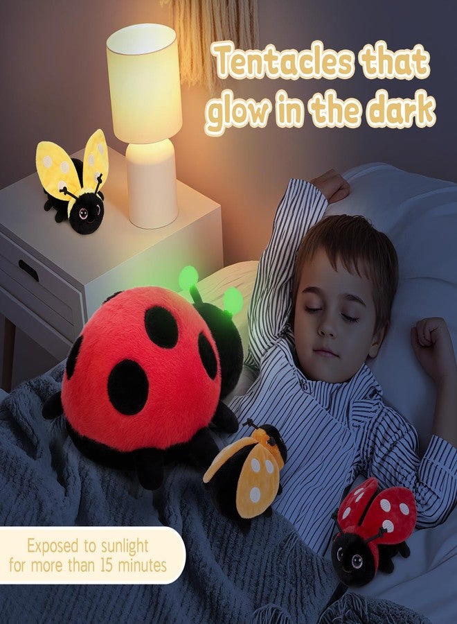 ماوجولان 4 قطع من حيوانات الدعسوقة المحشوة، وسادة ألعاب قطيفة على شكل أم الدعسوقة كاواي مع 3 دمى خنفساء صغيرة هدية لمحبي الحشرات، ديكورات، هدايا الحفلات، حفلات استقبال المولود، تصميم متوهج في الظلام - Image 4