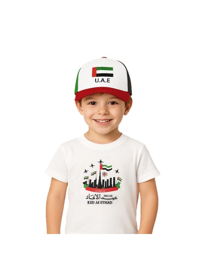المنزل الذكي هوم سمارت قميص أبيض بنمط علم اليوم الوطني مع قبعة للأطفال احتفل باليوم الوطني لدولة الإمارات العربية المتحدة بأناقة الزي الوطني لدولة الإمارات العربية المتحدة للمناسبات الوطنية الاحتفالية - Image 1