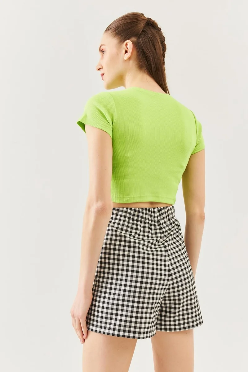 Butikgiz Fıstık Yeşili Kısa Kol Bisiklet Yaka Vücuda Oturan %100 Pamuklu Kaşkorse Esnek Crop Bluz