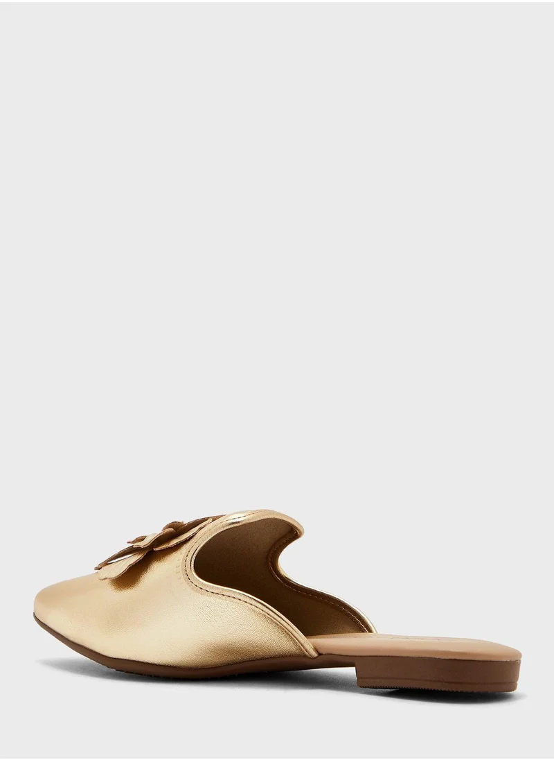 Beira Rio Madeleine Pointed Flat Slip Ons