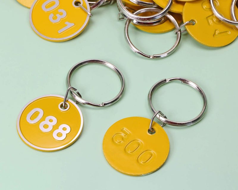 ONLYKXY 1-100 رقم ملون صلب من الألومنيوم المعدني مرقم علامات تعريف معلقة علامات أمتعة بطاقة هوية مع حلقات منقسمة لنظام صندوق مفاتيح منظم مشفر معرف (أصفر) - Image 5
