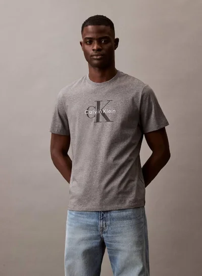 كالفن كلاين جينز تيشيرت بشعار مونوغرام