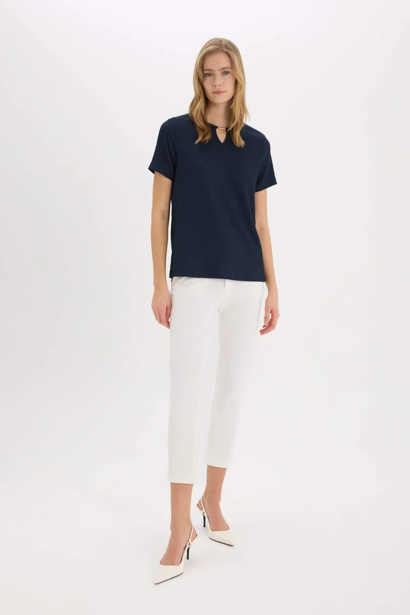 ديفاكتو Regular Fit Crew Neck Short Sleeve T-Shirt