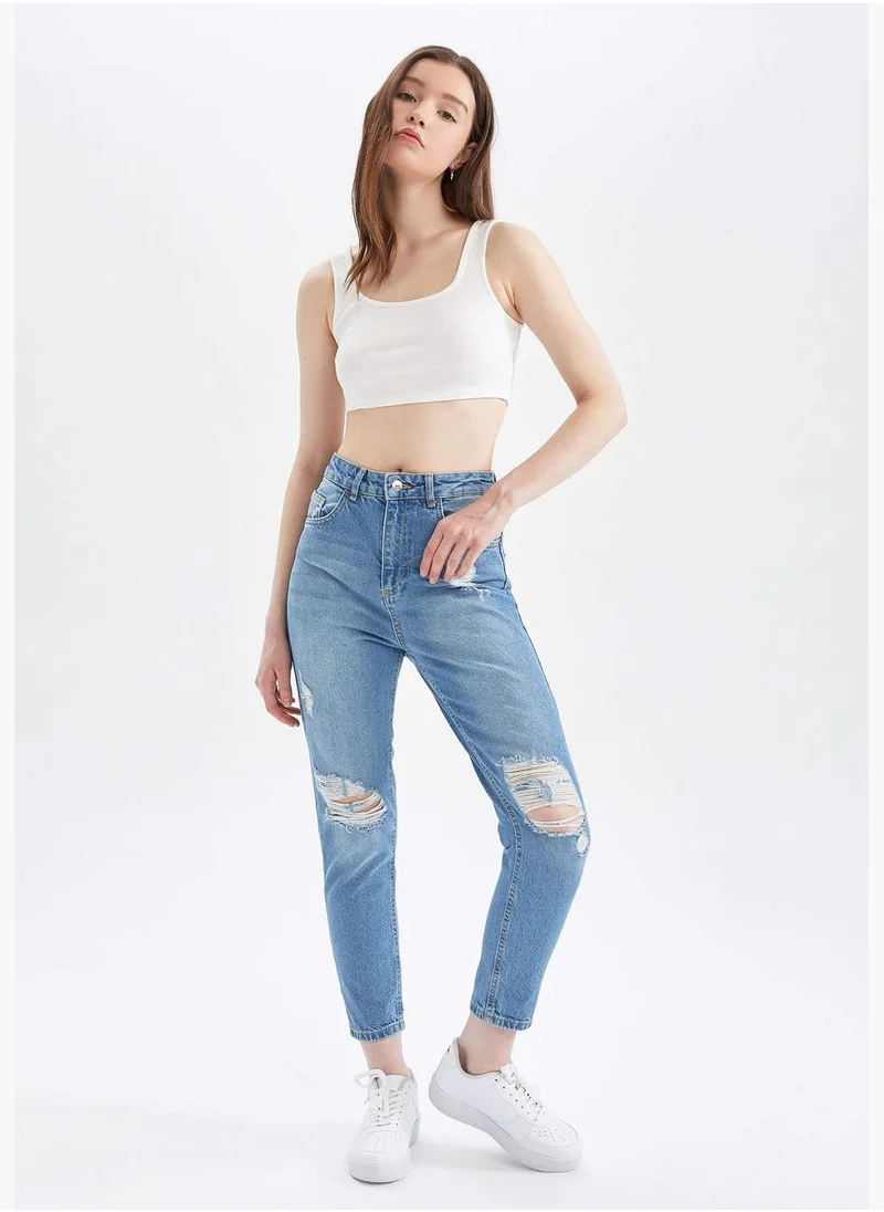 ديفاكتو Mom Fit High Waisted Distressed Jeans