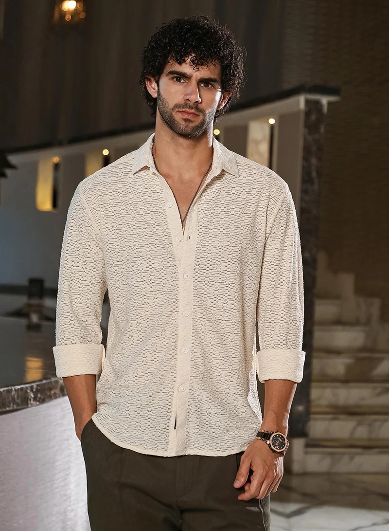 كامبوس سوترا قميص رجالي أوف وايت بتصميم تكتيكي مريح للارتداء اليومي بياقة عادية وأكمام طويلة بأزرار