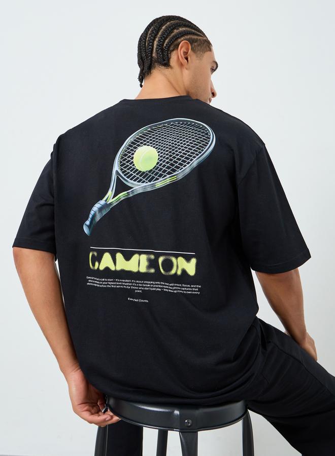ستايلي تيشيرت جيرسيه بقصة واسعة مع طبعة جرافيك تنس - Image 1
