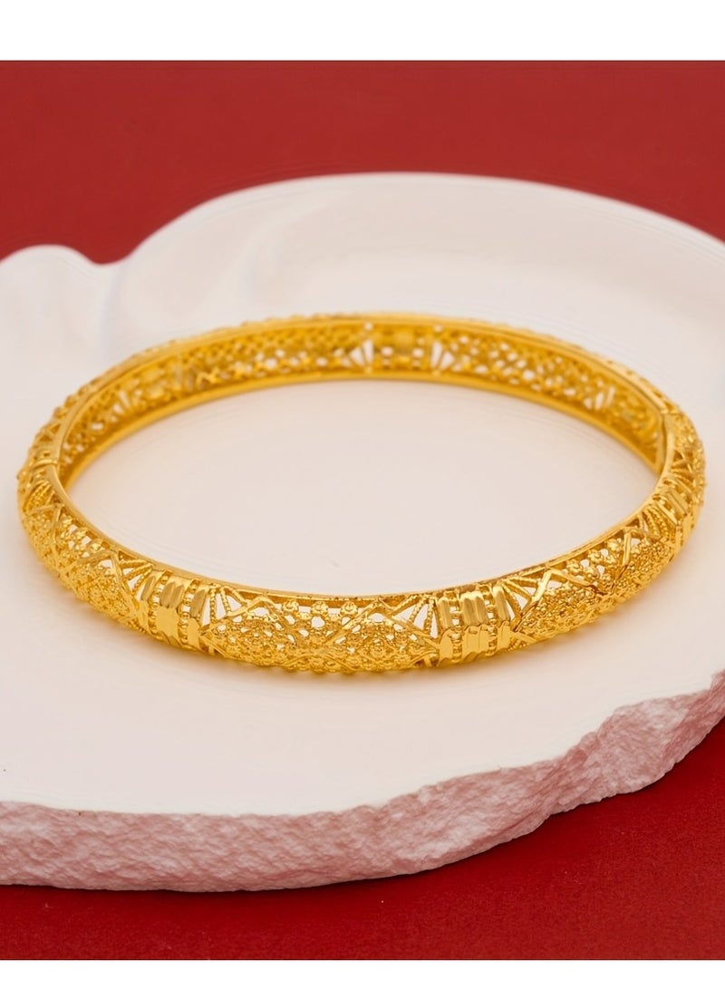 FASHION Hollow Triangle Carved Bracelet, Exquisite Environmentally Friendly Copper Ladies Fashion Bracelet  - Image 1