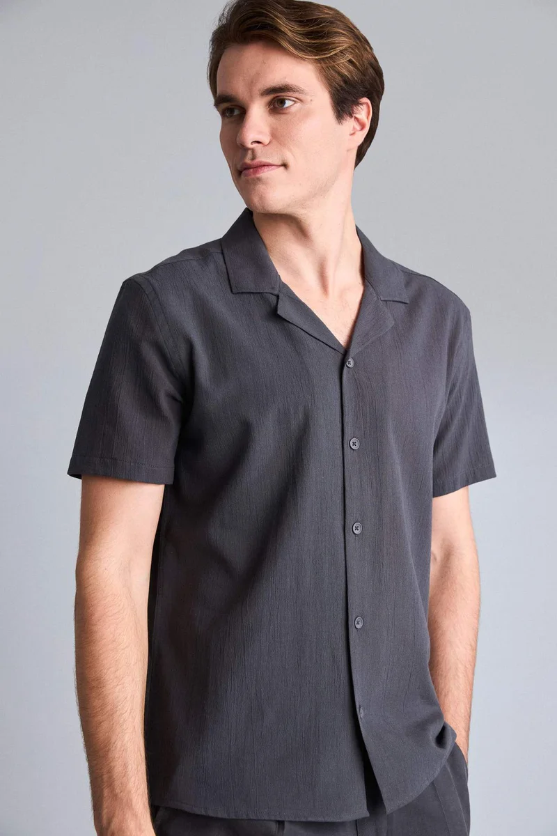 ديفاكتو Modern Fit Resort Neck Cotton Short Sleeve Shirt