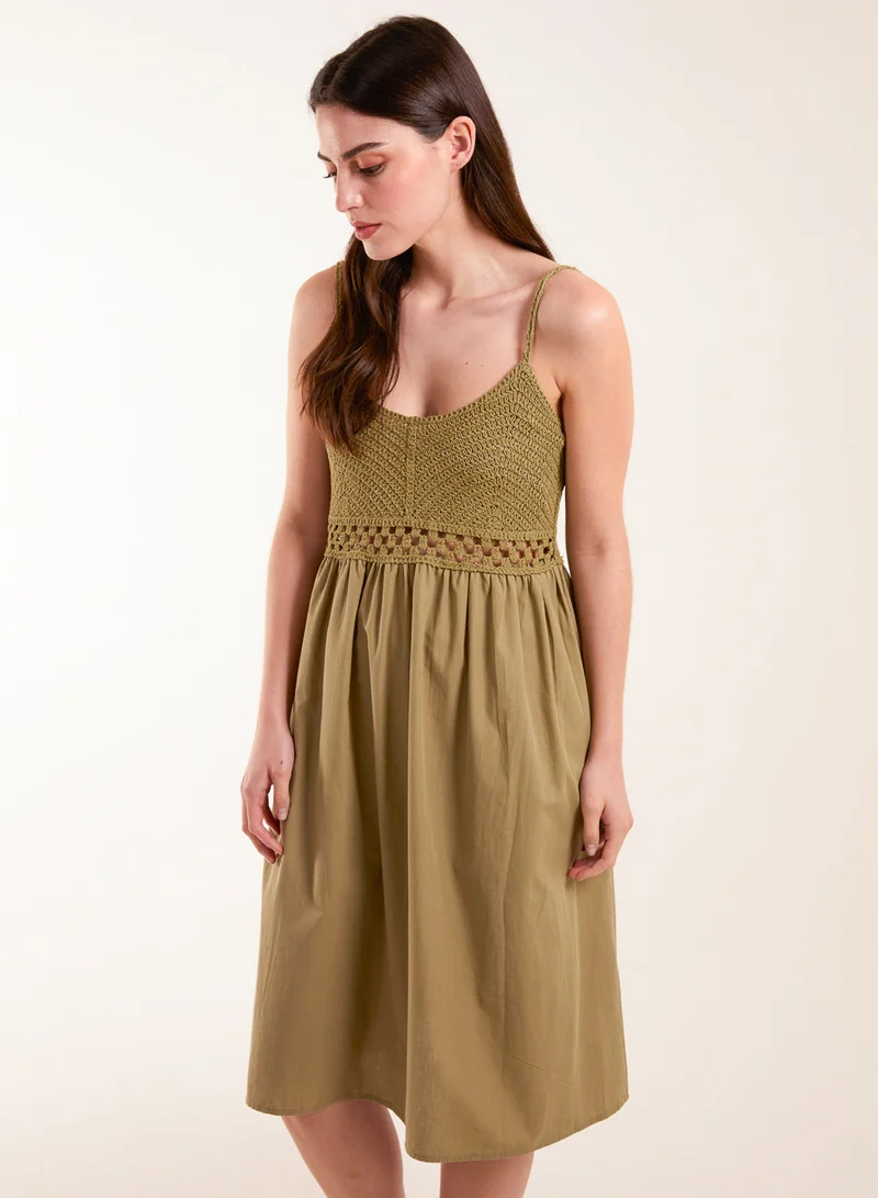 بلو فانيلا فستان كامي ميدي بحمالات كروشيه