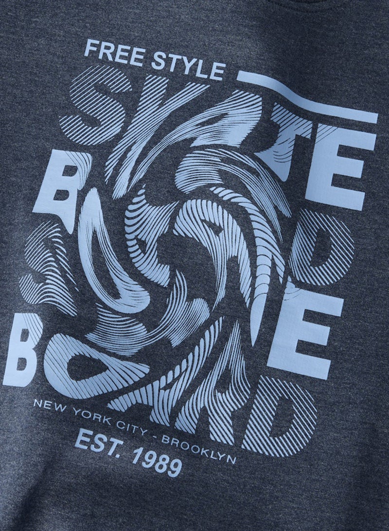 نيم ات سويت شيرت أطفال بياقة مستديرة بطبعة جرافيك - Image 3